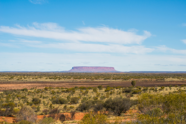 オーストラリアの砂漠とウルル